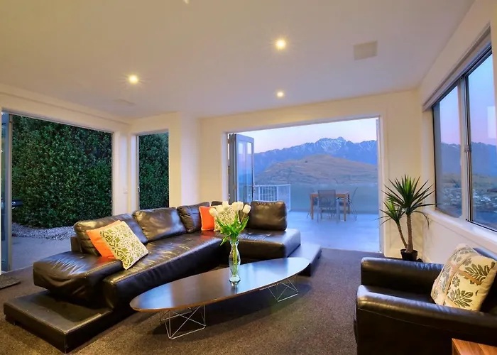 Hensman Haven - Queenstown Holiday Home